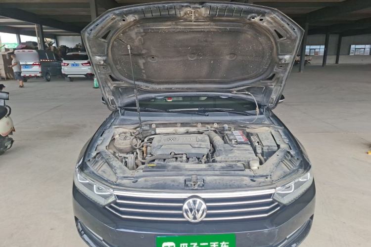 Used Volkswagen Magotan 2017 380TSI DSG Luxury Model Engine Bay