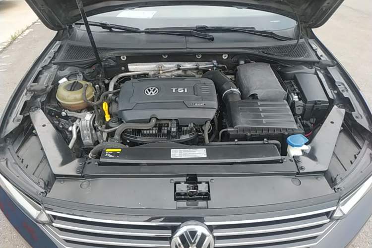 Used Volkswagen Magotan 2017 330TSI DSG Leading Model Engine Bay