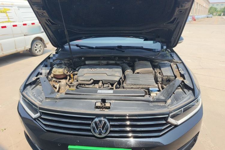 Used Volkswagen Magotan 2017 330TSI DSG Leading Model Engine Bay