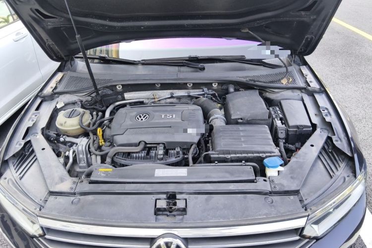 Used Volkswagen Magotan 2017 330TSI DSG Luxury Model Engine Bay
