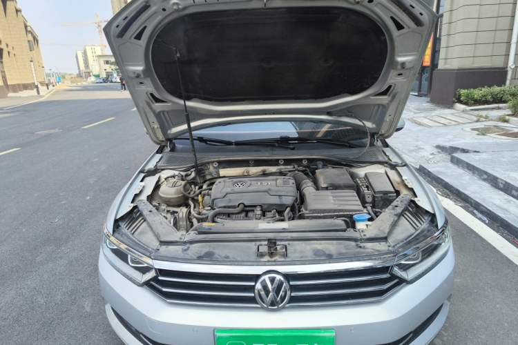 Used Volkswagen Magotan 2017 330TSI DSG Luxury Model Engine Bay