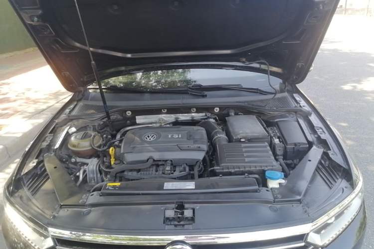 Used Volkswagen Magotan 2017 380TSI DSG Luxury Model Engine Bay