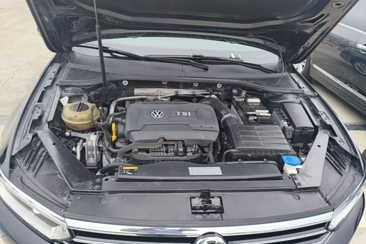 Used Volkswagen Magotan 2017 380TSI DSG Luxury Model Engine Bay