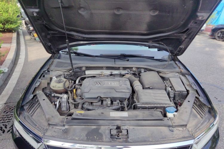 Used Volkswagen Magotan 2017 330TSI DSG Luxury Model Engine Bay