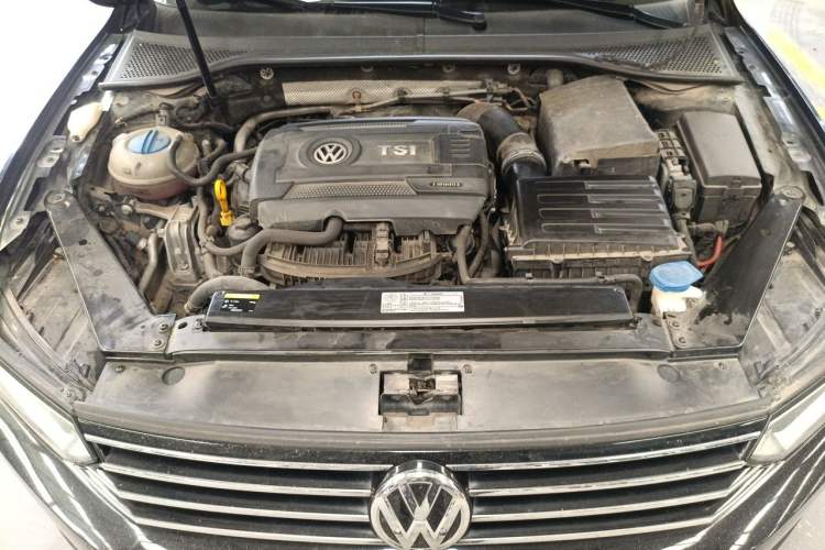 Used Volkswagen Magotan 2017 330TSI DSG Leading Model Engine Bay