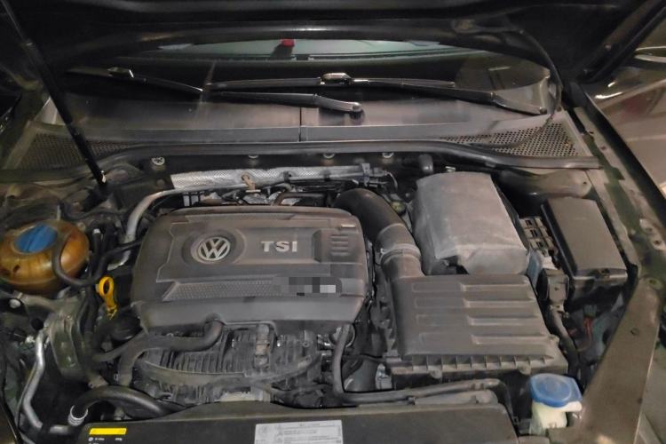 Used Volkswagen Magotan 2017 330TSI DSG Leading Model Engine Bay
