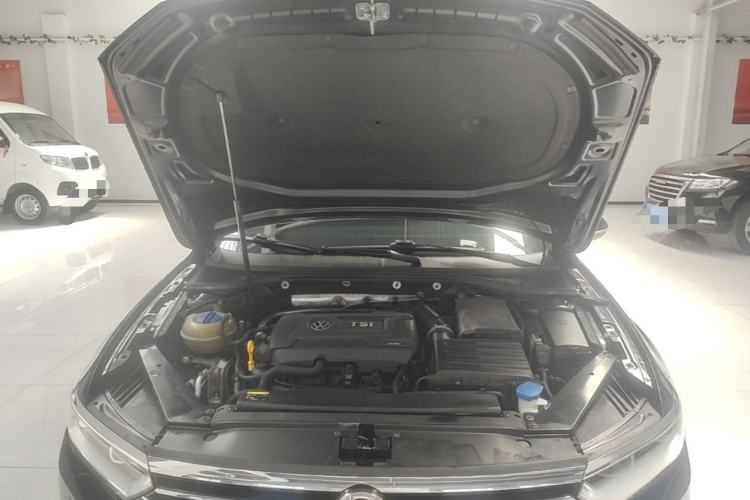 Used Volkswagen Magotan 2017 330TSI DSG Luxury Model Engine Bay