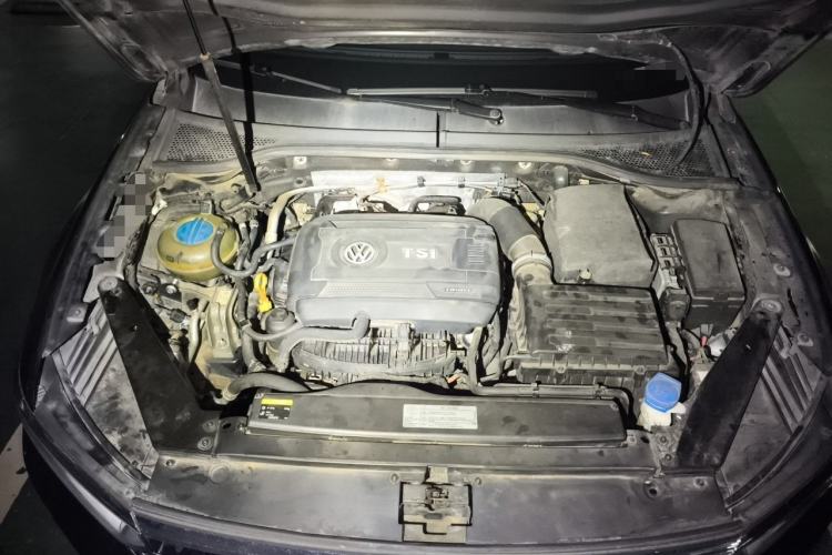 Used Volkswagen Magotan 2017 330TSI DSG Luxury Model Engine Bay