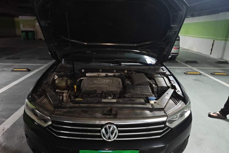 Used Volkswagen Magotan 2017 330TSI DSG Luxury Model Engine Bay