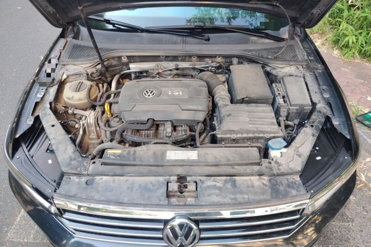 Used Volkswagen Magotan 2017 330TSI DSG Leading Model Engine Bay