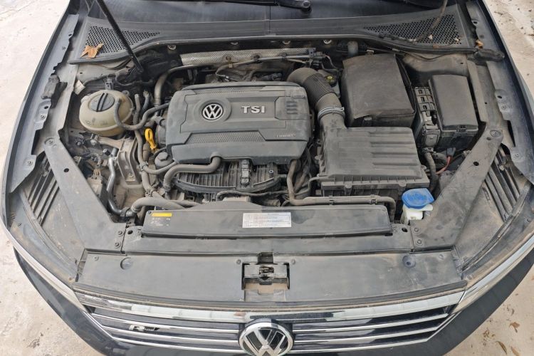 Used Volkswagen Magotan 2017 330TSI DSG Luxury Model Engine Bay