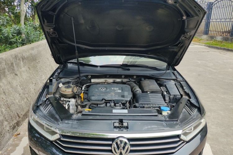 Used Volkswagen Magotan 2017 330TSI DSG Luxury Model Engine Bay