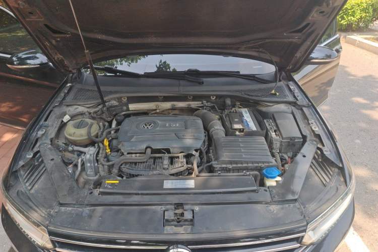 Used Volkswagen Magotan 2017 330TSI DSG Luxury Model Engine Bay