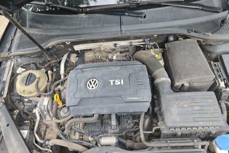 Used Volkswagen Magotan 2017 330TSI DSG Luxury Model Engine Bay