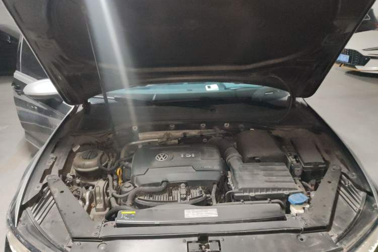 Used Volkswagen Magotan 2017 330TSI DSG Luxury Model Engine Bay