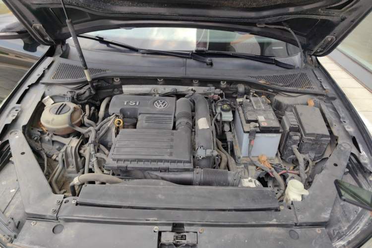 Used Volkswagen Magotan 2017 280TSI DSG Comfort Model Engine Bay