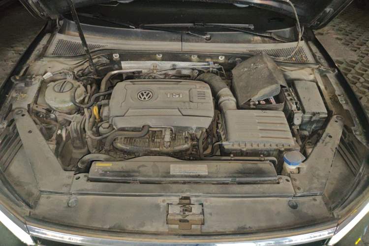 Used Volkswagen Magotan 2017 330TSI DSG Luxury Model Engine Bay