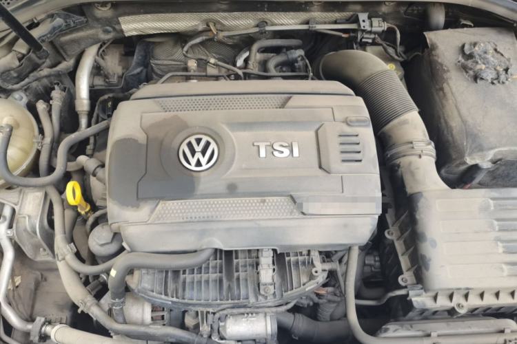 Used Volkswagen Magotan 2017 330TSI DSG Luxury Model Engine Bay