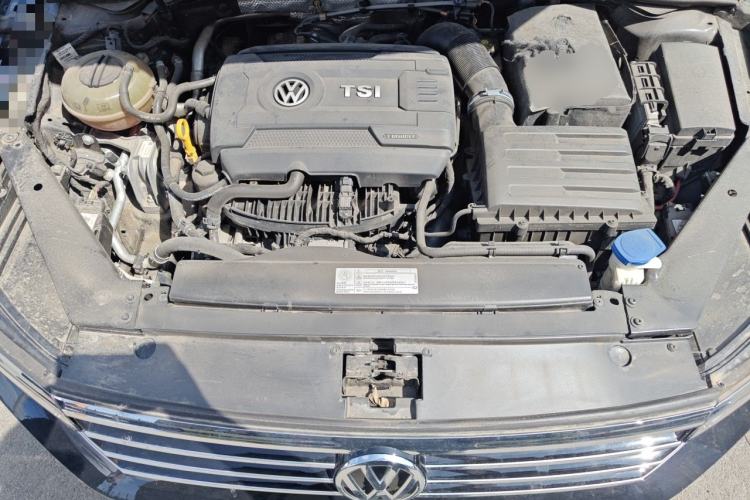 Used Volkswagen Magotan 2017 330TSI DSG Luxury Model Engine Bay