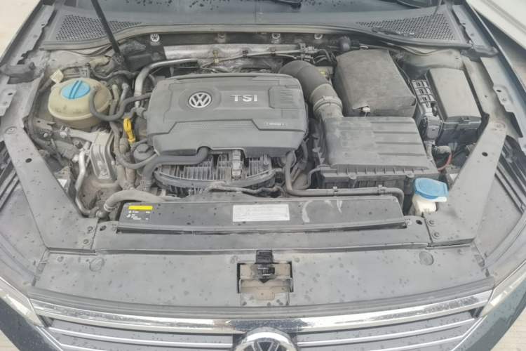 Used Volkswagen Magotan 2017 330TSI DSG Luxury Model Engine Bay