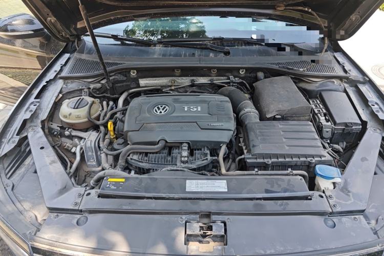 Used Volkswagen Magotan 2017 330TSI DSG Leading Model Engine Bay