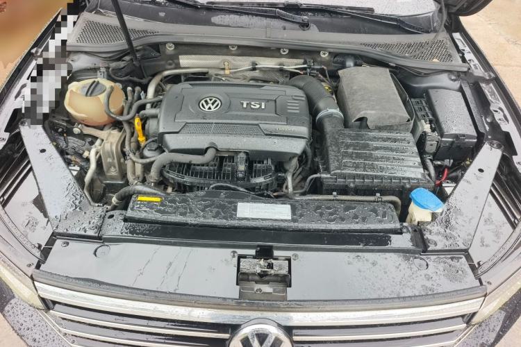 Used Volkswagen Magotan 2017 330TSI DSG Luxury Model Engine Bay