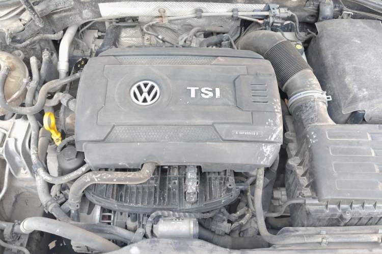 Used Volkswagen Magotan 2017 330TSI DSG Leading Model Engine Bay
