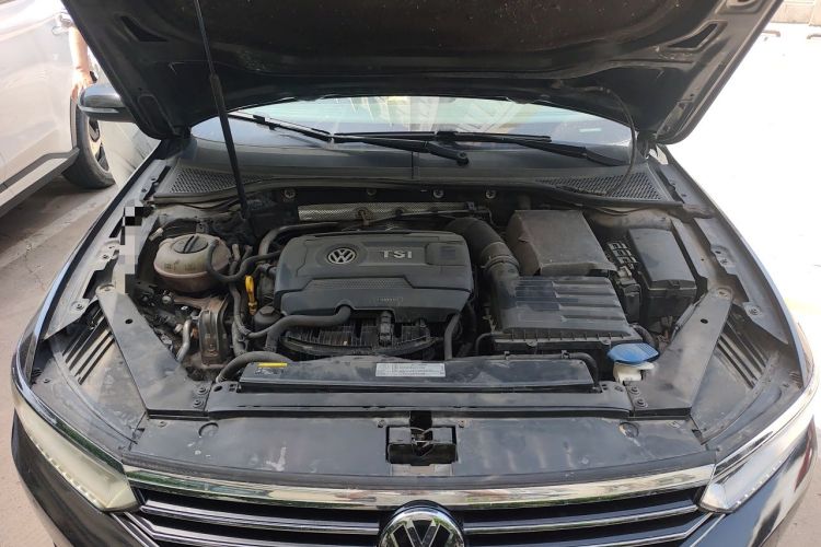 Used Volkswagen Magotan 2017 330TSI DSG Luxury Model Engine Bay
