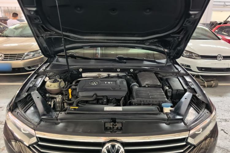 Used Volkswagen Magotan 2017 330TSI DSG Luxury Model Engine Bay