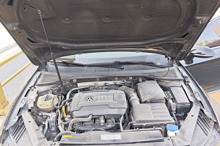 Used Volkswagen Magotan 2017 330TSI DSG Luxury Model Engine Bay
