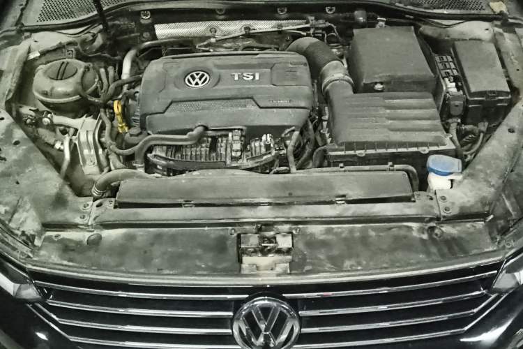 Used Volkswagen Magotan 2017 330TSI DSG Leading Model Engine Bay
