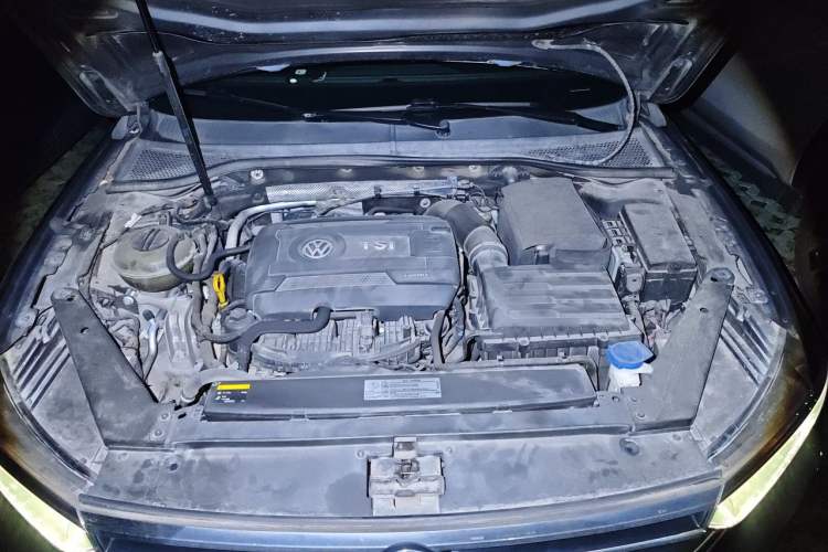 Used Volkswagen Magotan 2017 330TSI DSG Luxury Model Engine Bay