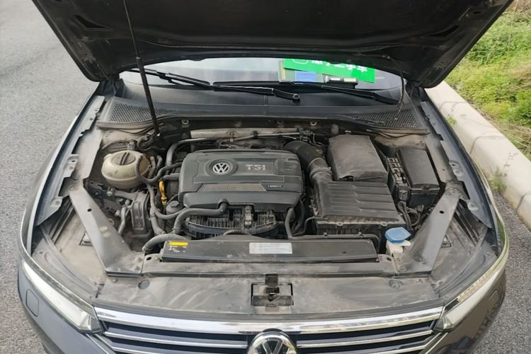 Used Volkswagen Magotan 2017 330TSI DSG Luxury Model Engine Bay