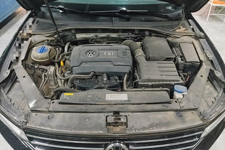Used Volkswagen Magotan 2017 330TSI DSG Luxury Model Engine Bay