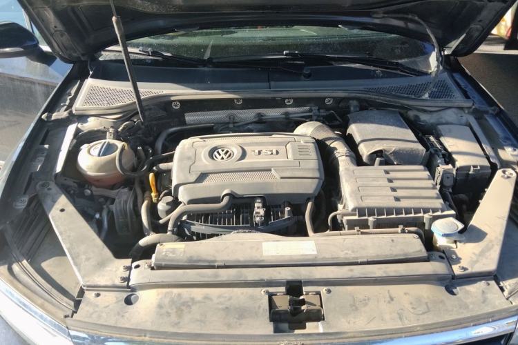 Used Volkswagen Magotan 2017 330TSI DSG Luxury Model Engine Bay