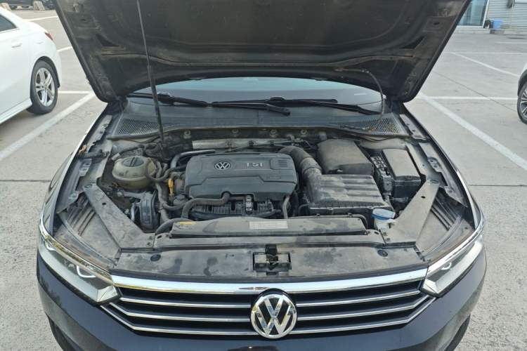 Used Volkswagen Magotan 2017 330TSI DSG Luxury Model Engine Bay