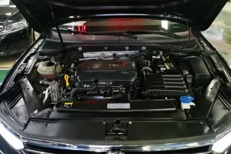 Used Volkswagen Magotan 2017 330TSI DSG Luxury Model Engine Bay