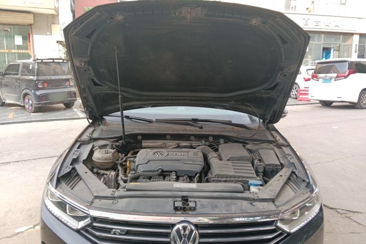 Used Volkswagen Magotan 2017 380TSI DSG Luxury Model Engine Bay