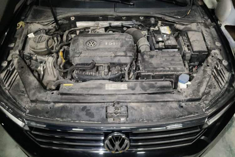 Used Volkswagen Magotan 2017 330TSI DSG Luxury Model Engine Bay
