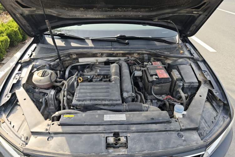 Used Volkswagen Magotan 2017 280TSI DSG Comfort Model Engine Bay