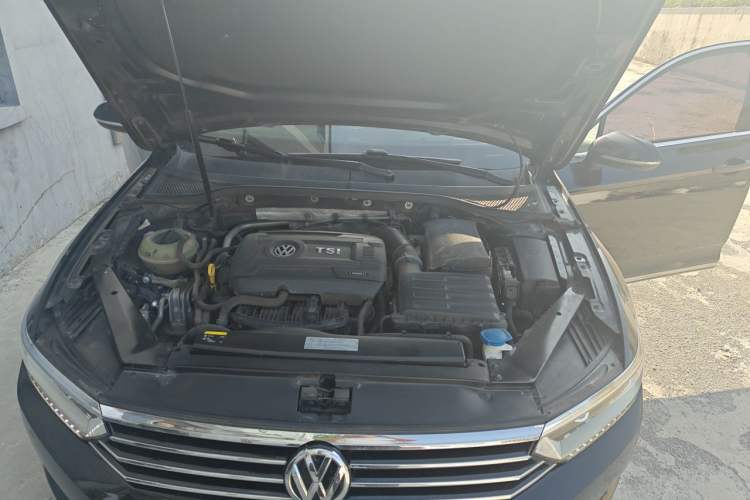 Used Volkswagen Magotan 2017 330TSI DSG Luxury Model Engine Bay