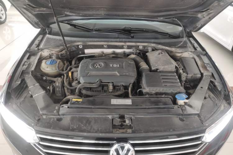 Used Volkswagen Magotan 2017 330TSI DSG Leading Model Engine Bay