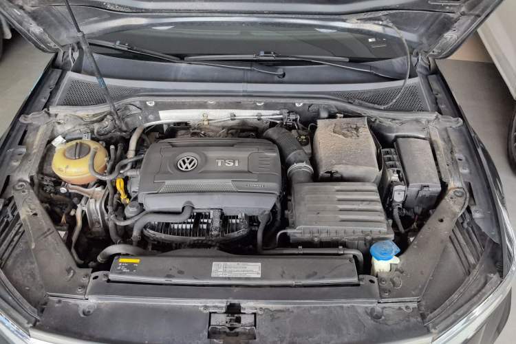 Used Volkswagen Magotan 2017 330TSI DSG Luxury Model Engine Bay