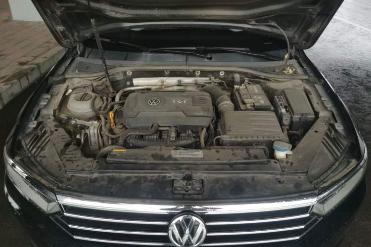 Used Volkswagen Magotan 2017 330TSI DSG Luxury Model Engine Bay