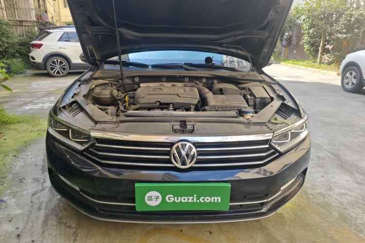 Used Volkswagen Magotan 2017 380TSI DSG Luxury Model Engine Bay