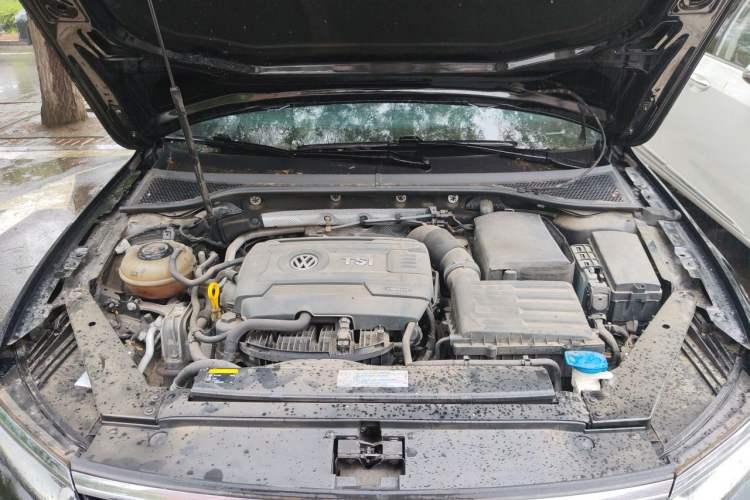 Used Volkswagen Magotan 2017 330TSI DSG Luxury Model Engine Bay