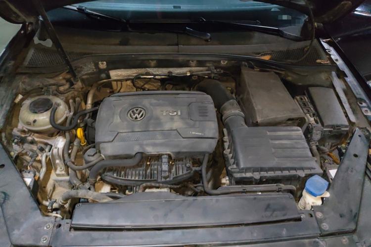 Used Volkswagen Magotan 2017 330TSI DSG Luxury Model Engine Bay
