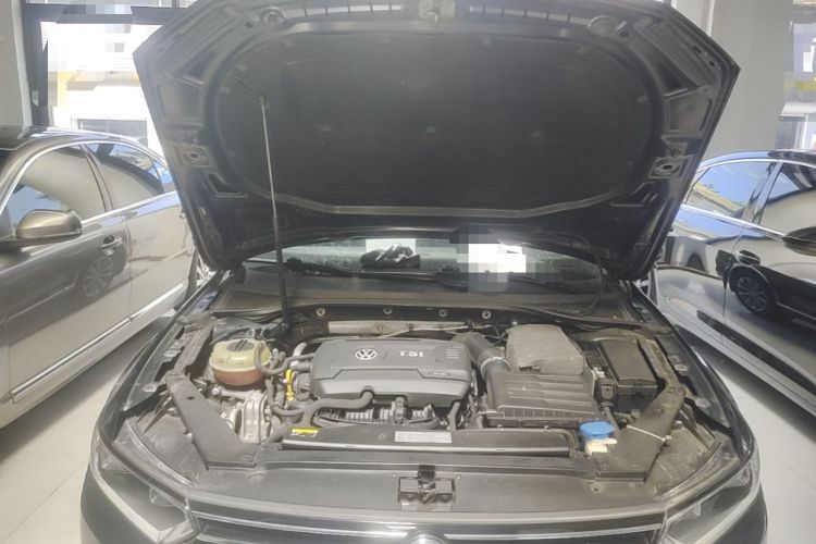 Used Volkswagen Magotan 2017 330TSI DSG Leading Model Engine Bay