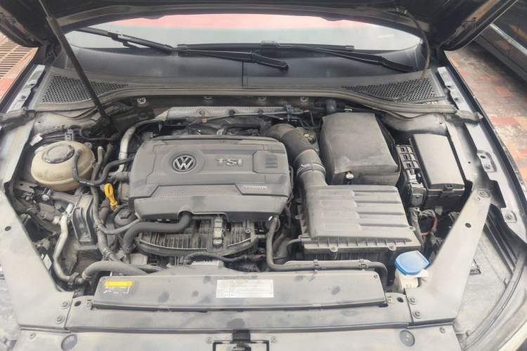 Used Volkswagen Magotan 2017 330TSI DSG Luxury Model Engine Bay