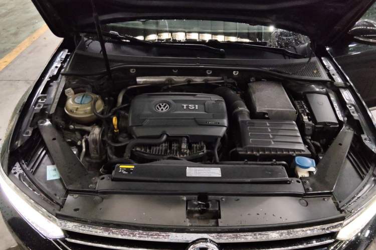 Used Volkswagen Magotan 2017 330TSI DSG Luxury Model Engine Bay
